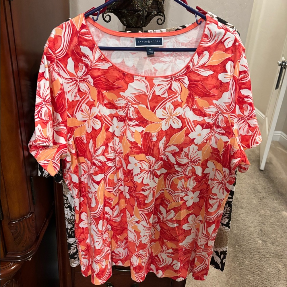 Karen Scott Red and Orange Floral Short Sleeve Scoop Neck Top